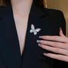Funkelnde Schmetterlingsbrosche mit Diamanten, Sinn für Damendesign, Kleine, hochwertige Anzugbrosche, Exquisite Accessoires, Insektenbrosche