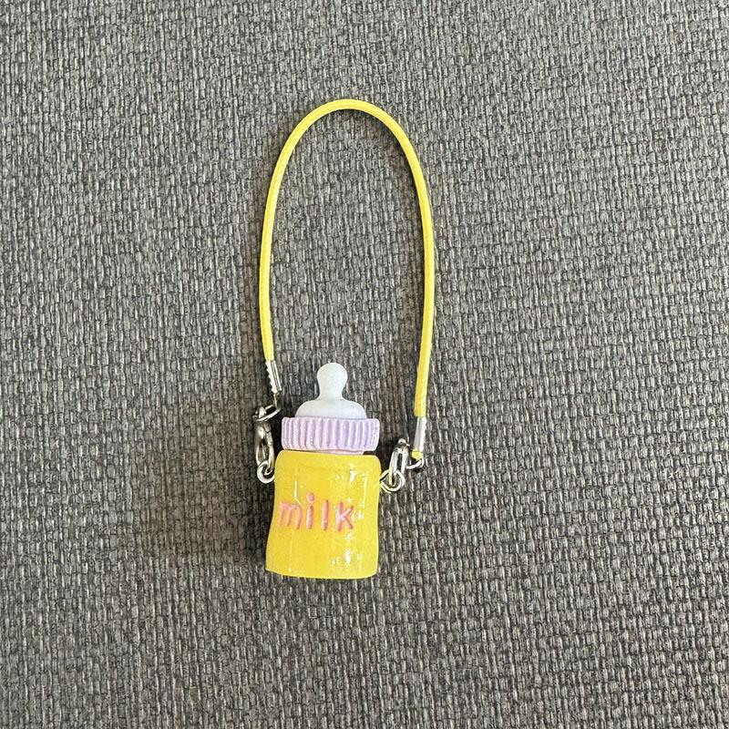 1 Stück Niedliche Cartoon Miniatur Wasserbecher Anhänger Charms für Puppenhalsdekoration Niedliches Mini Milchflaschenmodell Plüschpuppen Zubehör