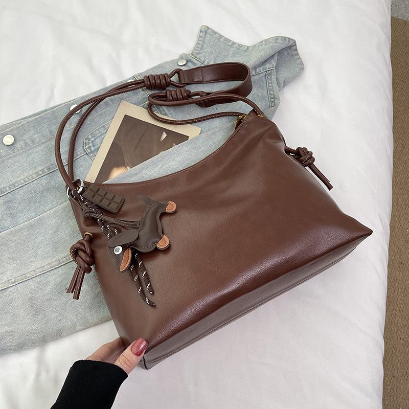 Casual Large-capacity Bag, High Appearance Level, Trendy and Fashionable Single-shoulder Armpit Bag, Commuter Tote Bag