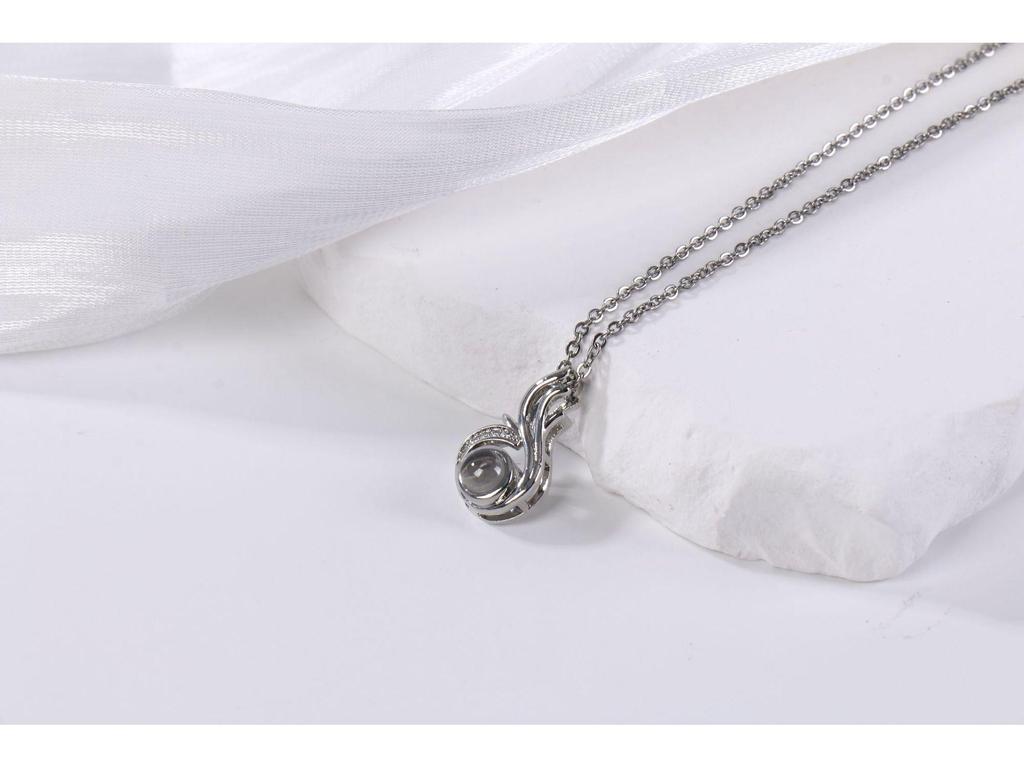 Luxury Titanium Heart Projection Necklace: 100 Languages 'I Love You' Non-Fading Clavicle Chain