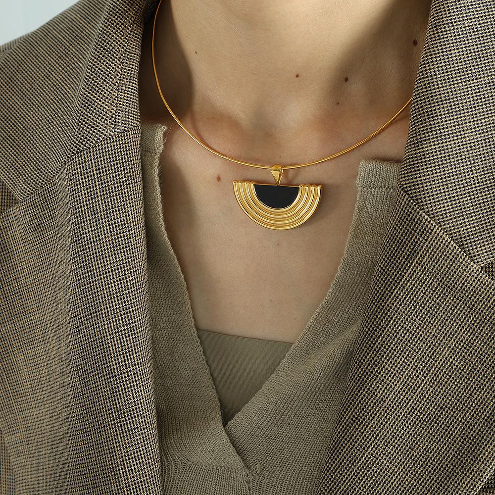 French Design Earrings Necklace Set Female Classical Egyptian Stud Earrings Metal Temperament Versatile