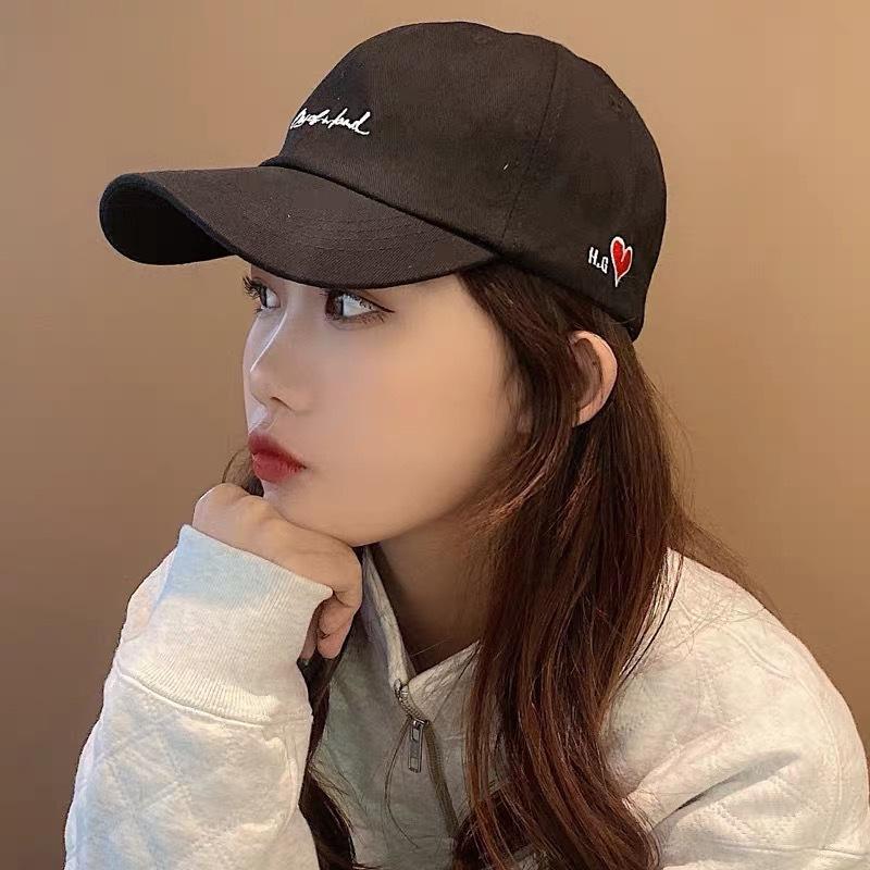 

RICYGVM Embroidery Love Baseball Cap For Women Sunshade Peaked Caps Fashion Letter Duck Tongue Hat Solid Cotton Sunshade Visors Adjustable чорний
