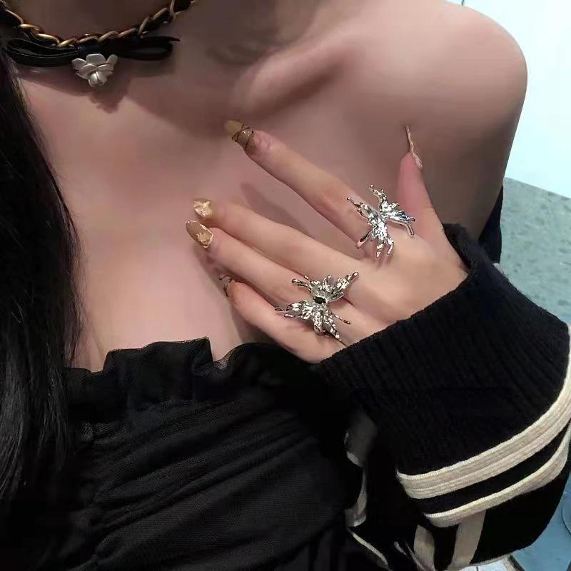 New Punk Vintage Metal Liquid Butterfly Women's Adjustable Ring Niche Design Fashion Exquisite Insect Ring Gothic Jewelry Gifts