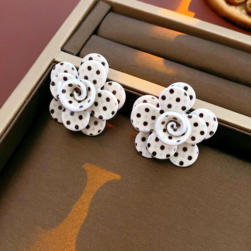 Wave Dot Flower Niche Fashion Versatile Retro Earrings