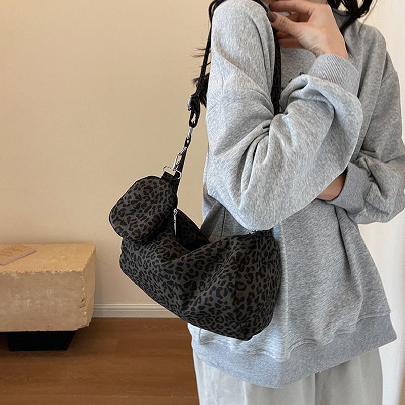 

Popular Leopard Print Wide Shoulder Strap Crossbody Bag Fashionable Brown Shoulder Bag Women s Pillow Bag