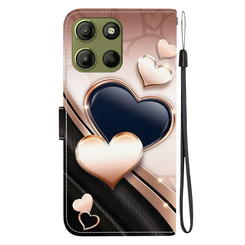 Håndlaget PU-lær flip-deksel for Motorola Moto G15 Sklisikkert Støtsikkert Deksel med Håndleddsstropp og Hjerte/Rose Katt Design