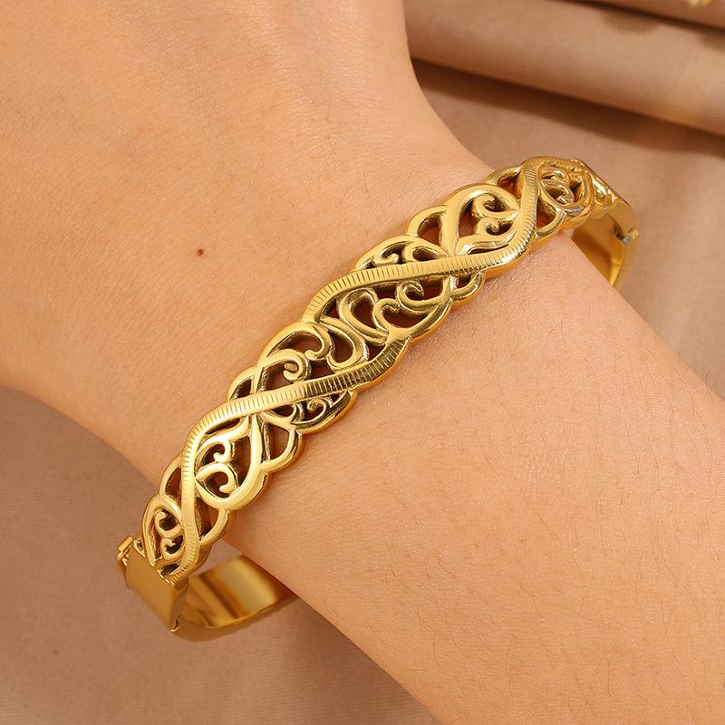 Vintage stainless steel bracelet with new hollow pattern clasp, women's bracelet, European and American fashion irregular jewelry
