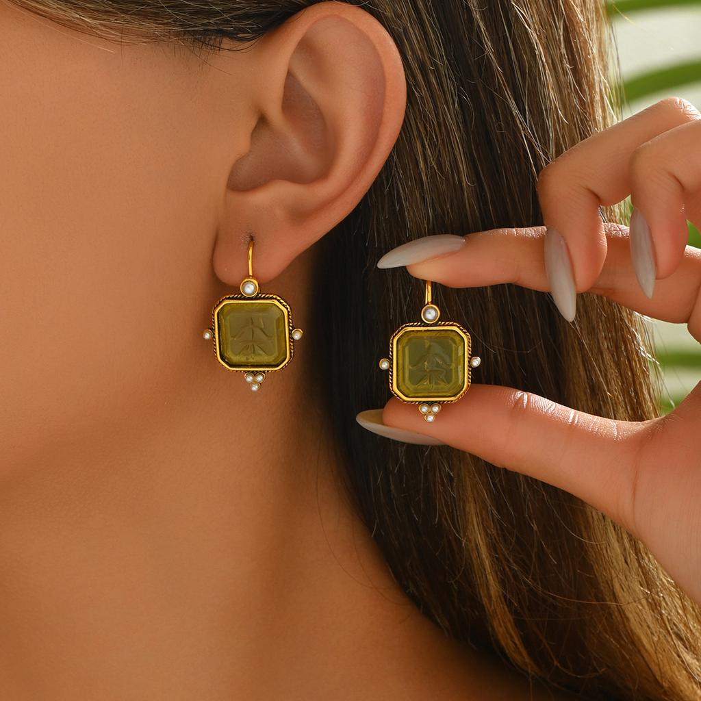 Niche New Geometric Women's Jewelry, Versatile High-end Inlaid Gemstone Design Stud Earrings Fashion Earrings Fashion
