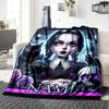 Personalisierbare Decke mit Namen, Wednesday Addams, Weich & Warm, für Sofa, Büro, Bett, Reise, Mittagspause, Geschenk, Geeignet für Alle Jahreszeiten