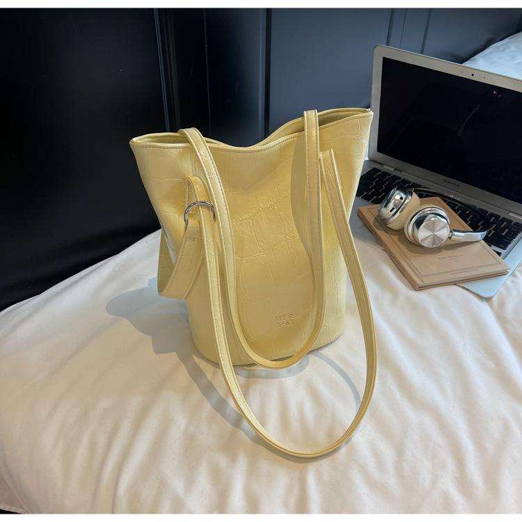 

Casual solid color trendy bag women s fashion personalized portable bucket bag large capacity 2025 new shoulder commuter bag жёлтый