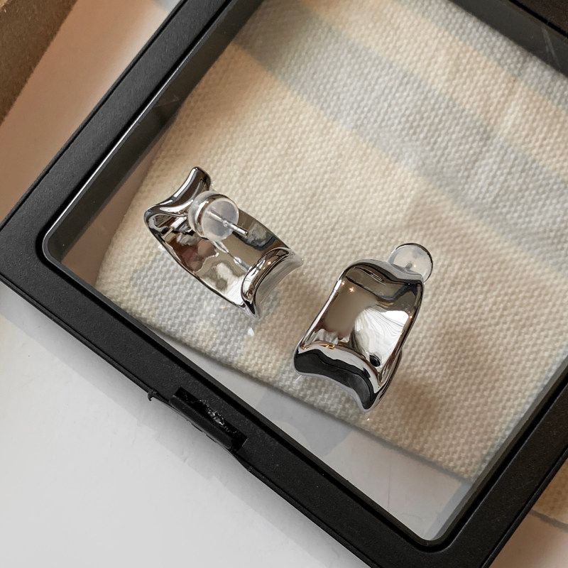 Minimalist Irregular Earrings Women's Niche Design Premium European and American Gold Graceful Earrings