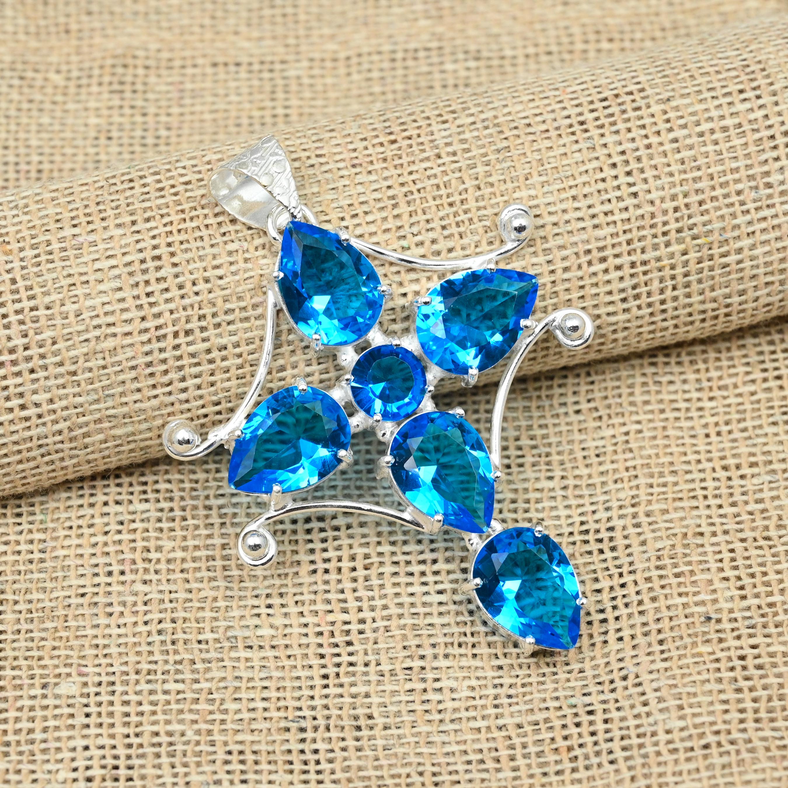 

Голубой топаз драгоценный камень 925 твердый серебряный ювелирный крест кулон ручной работы для женщин 2.55 Inches синий