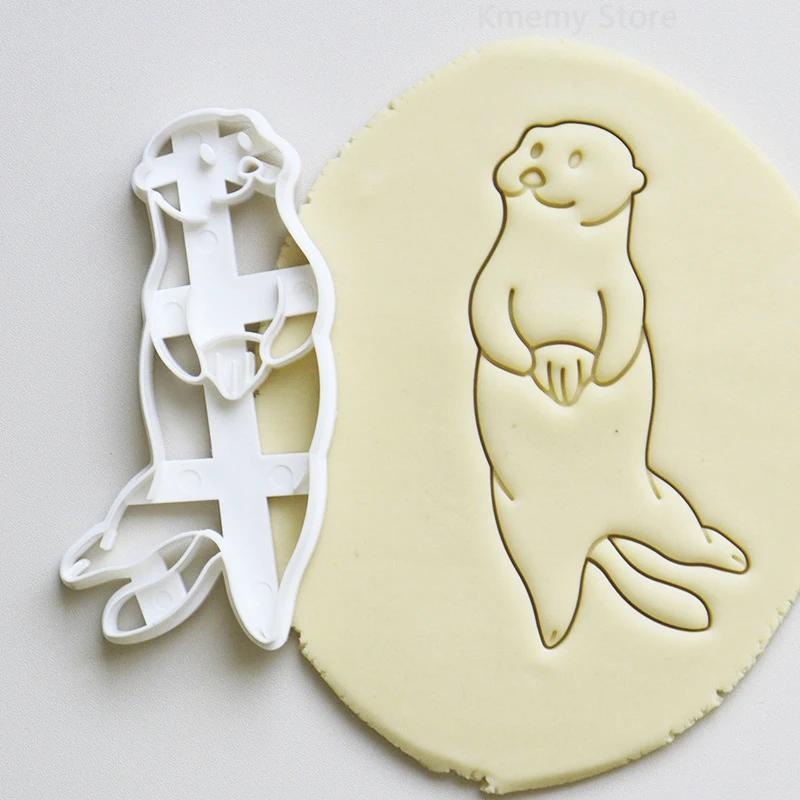 

2/1pcs Sea Otter Shape Cookie Cutters Cartoon 3D Cute Sea Otter Eat Food Hand in Hand Fondant Stamp Baking Cake Decorating Tools