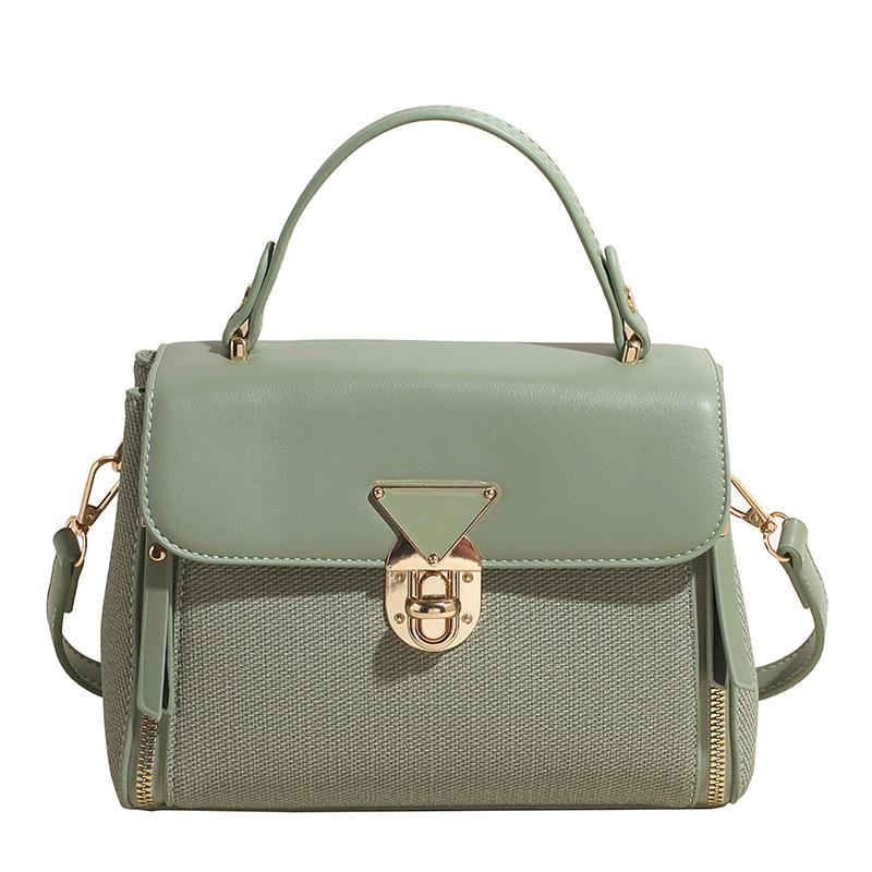 

This year, the popular Korean niche casual simple temperament portable small square bag women commute to work versatile messenger bag зелёный