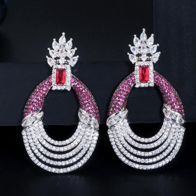 

Popular Earrings, Pin Slightly Inlaid Zircon Two-Color Electroplating Process Earrings, Earrings And Pendants.