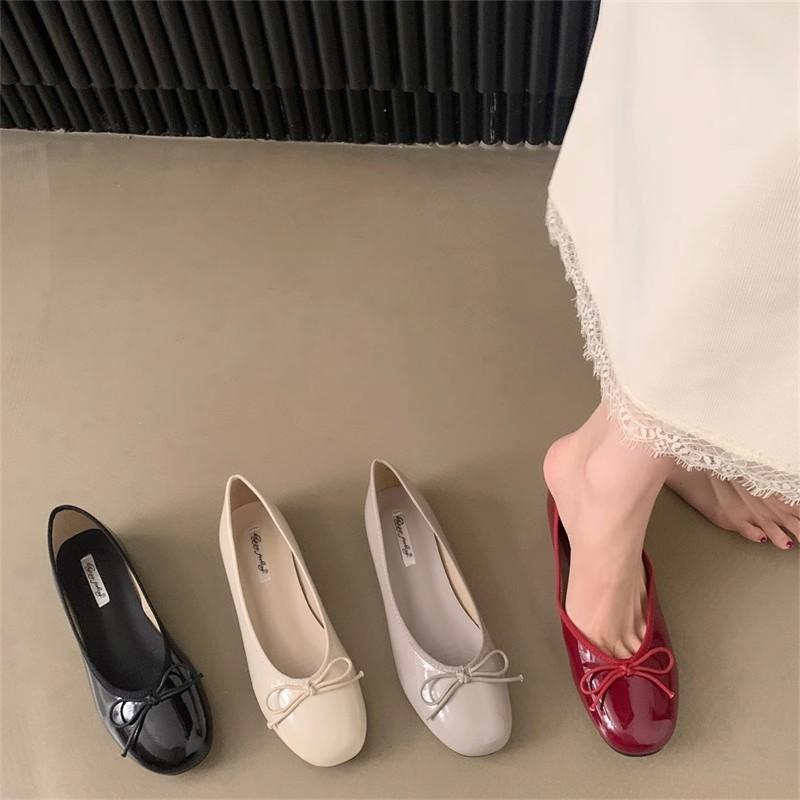2025 new niche round head ballet shoes flat bow light mouth single shoes French retro patent leather small red shoes