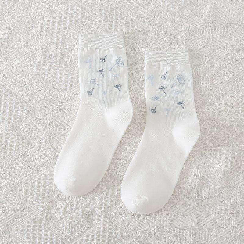 

Белые женские хлопковые носки средней длины с вышитыми листьями, весна/осень, модный японский мультяшный стиль, универсальные для студентов 2126