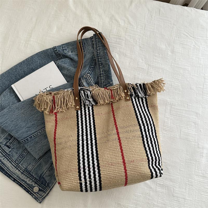 Stylish Large Capacity Canvas Tote Bag For Students Class Commuter Trendy Handbag