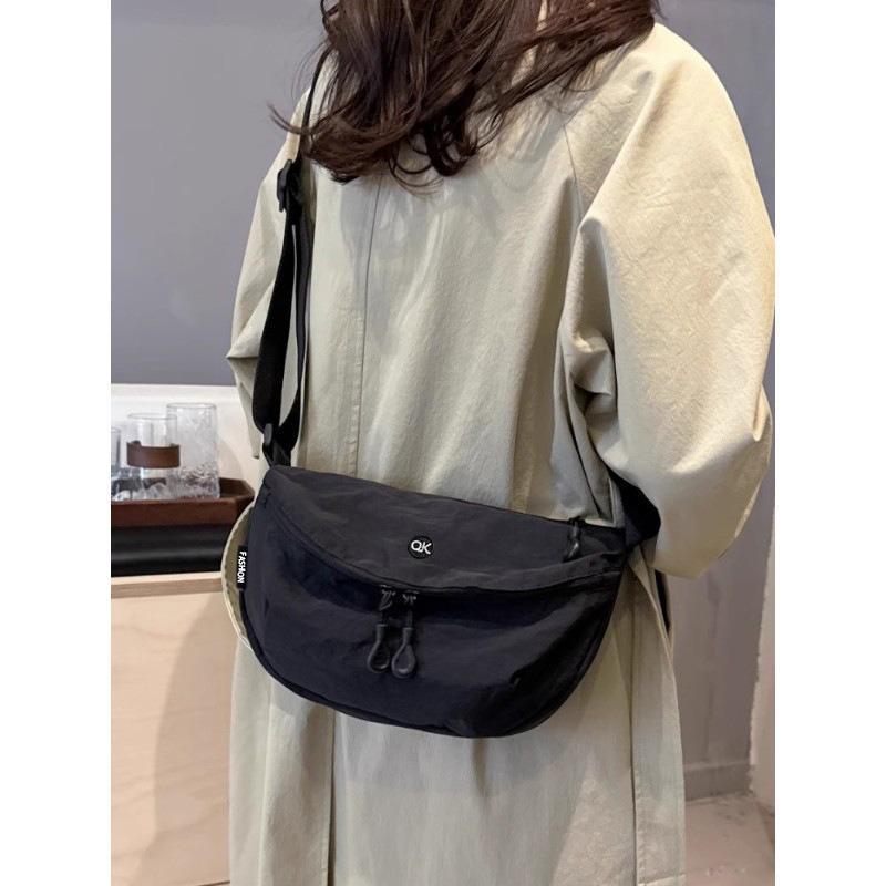 Ultra-light waterproof messenger bag Oxford cloth unisex versatile shoulder nylon lightweight practical saddle breast bag