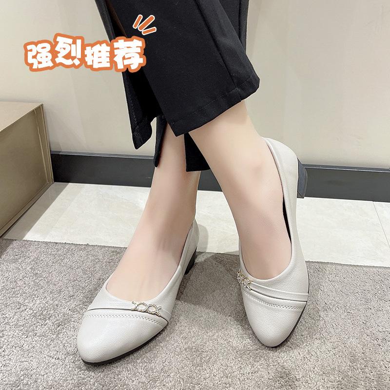 

Office workers simple pure black rhinestone single shoes women, solid color light mouth pointed high heel single shoes, black small leather 35 чорний