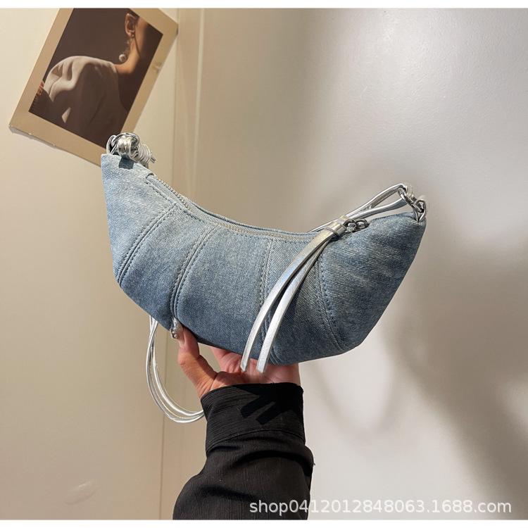 

This year s popular croissant bag design sense niche messenger bag 2025 new fashion commuter shoulder mobile phone bag серебряный