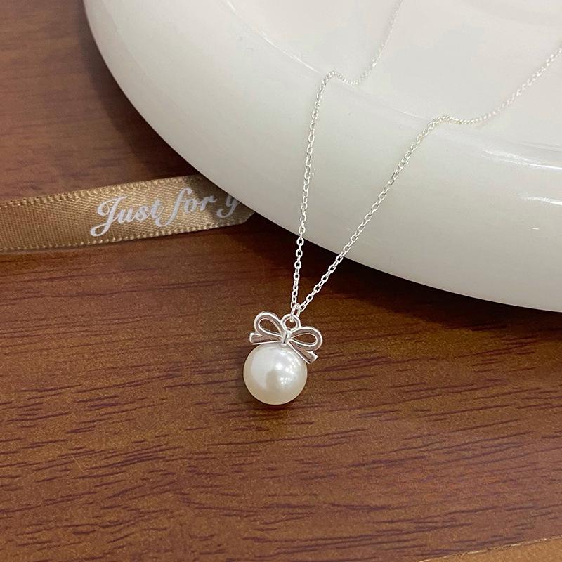 Sweet Butterfly Pearl Necklace for Women's Light Luxury and High Grade Feeling, Girls' Heart Design, and Neckwear