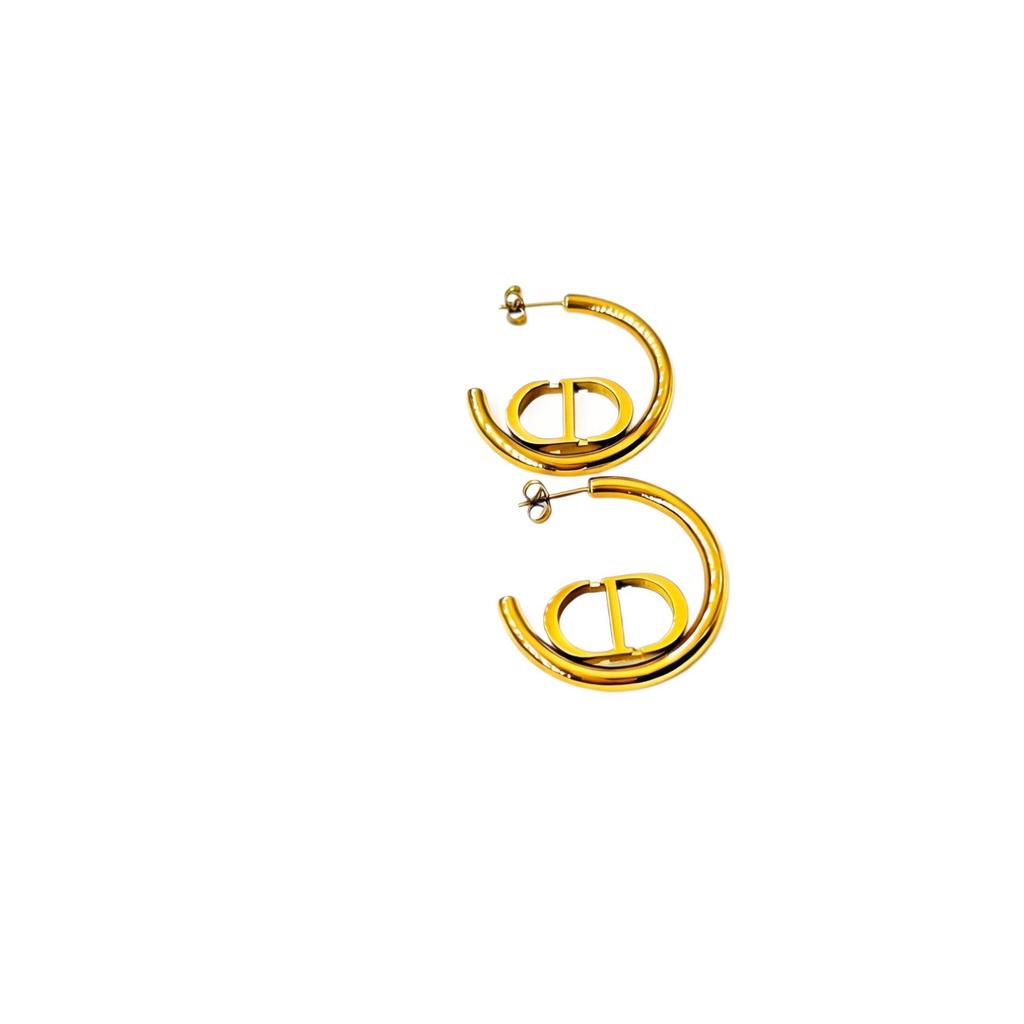 Brincos de Argola Metálicos Chiques com Letra D – Estilo Geométrico Elegante Europeu e Americano de Alta Qualidade para Mulheres