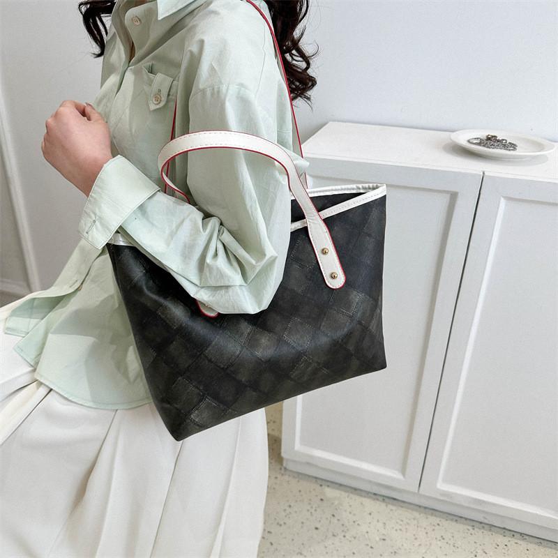 Trendy And Versatile Large Capacity Tote Bag For Women Perfect For College And Daily Use