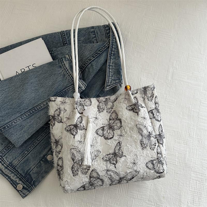 Chic And Trendy New Chinese Style Shoulder Bag For Women Spacious Commuter Tote With Unique Stitching