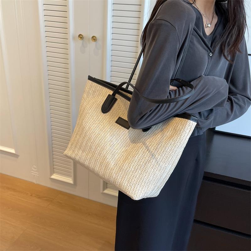 Woven straw bag women's large capacity 2025 new summer versatile shoulder bag texture class commuter tote bag
