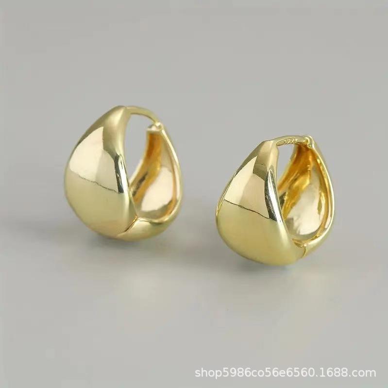 

Simple design water drop earrings women s light luxury versatile earrings ear buckles new plain ring European and American gold earrings
