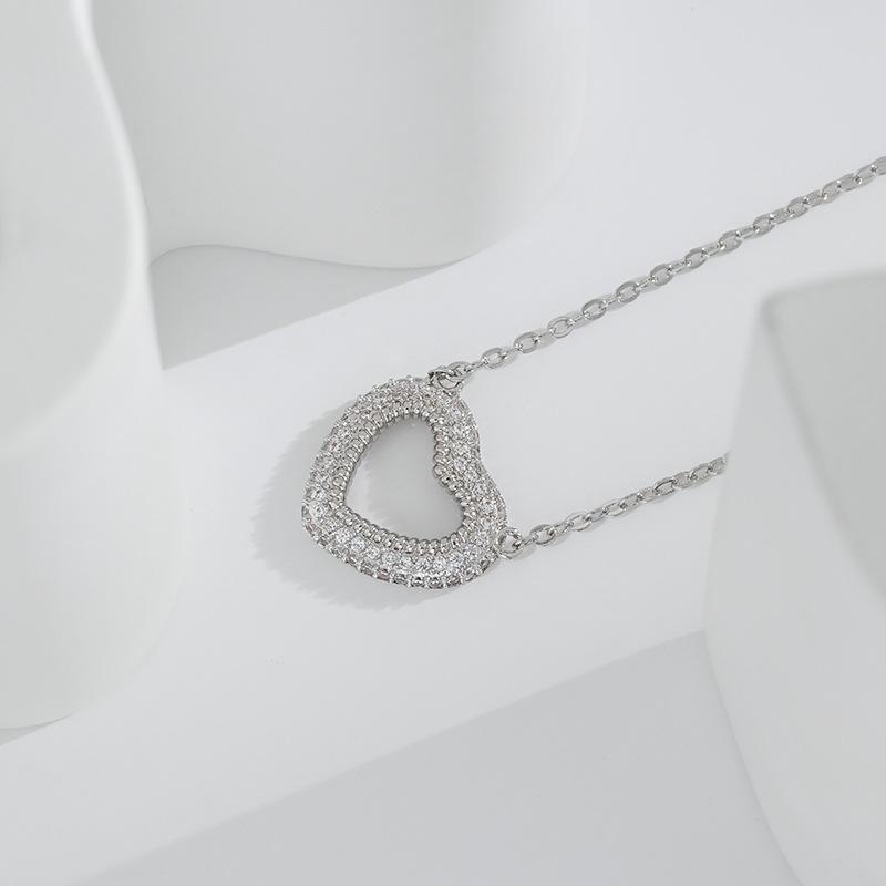 Korean Version of Simple Peach Heart Necklace, Original Design Hollow Twist Woven Double-layer Diamond-encrusted Love Necklace