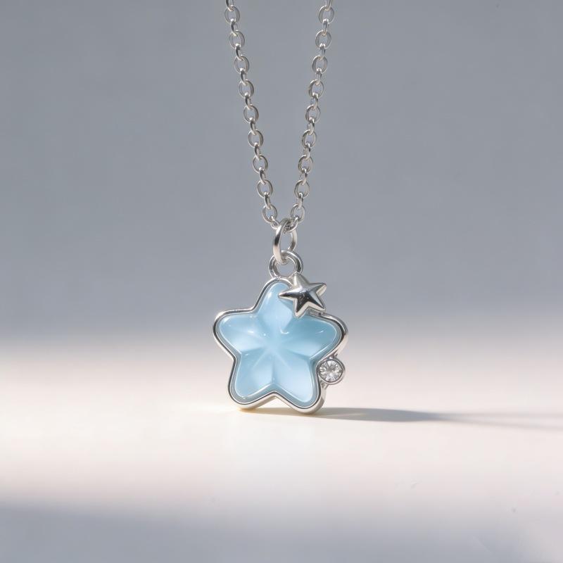 Trendy Sweetheart Enamel Flower Necklace: Chic and Cool Design for Women