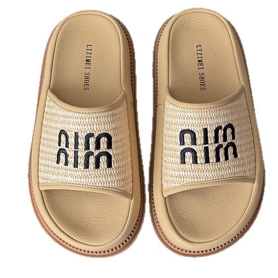 Thick-soled super fire non-slip vacation cool slippers women's summer wear fashion 2025 new seaside beach shoes one-word drag