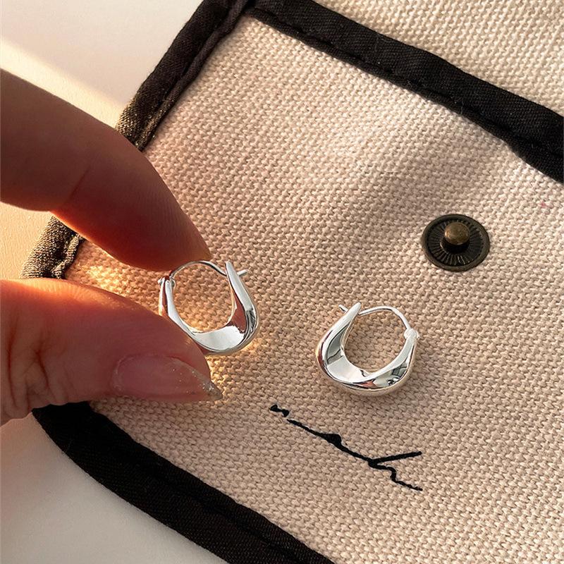 Trendy 2023 Glossy Geometric Hoop Earrings: Versatile Stylish Earrings for Women