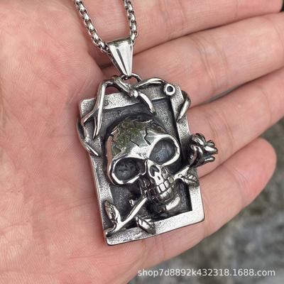Halloween Personnalité Hip Hop Crâne Tridimensionnel Rose Pendentif Acier Inoxydable Acier Titane Dominateur Exagéré Collier