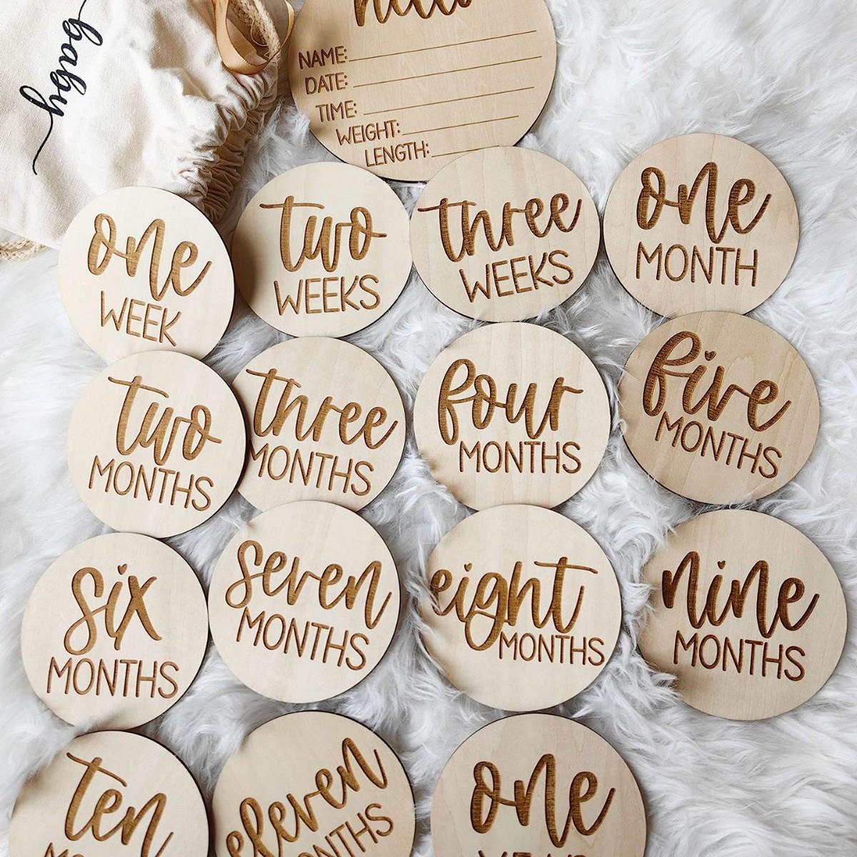 

Деревянные карточки с лазерной гравировкой для фотосессии новорожденного