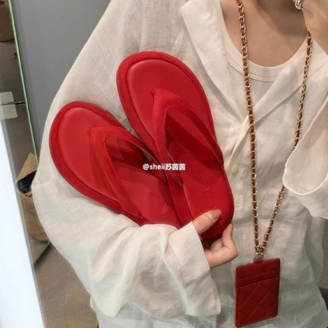 Spot Second Hair! Fashion Versatile New Stepping On Shit Feeling Beach Vacation Thick-bottomed Flip-flops Women's Sandals Wear Summer