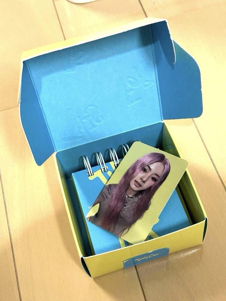 [USED] Twice album THIS IS FOR comes with trading card!