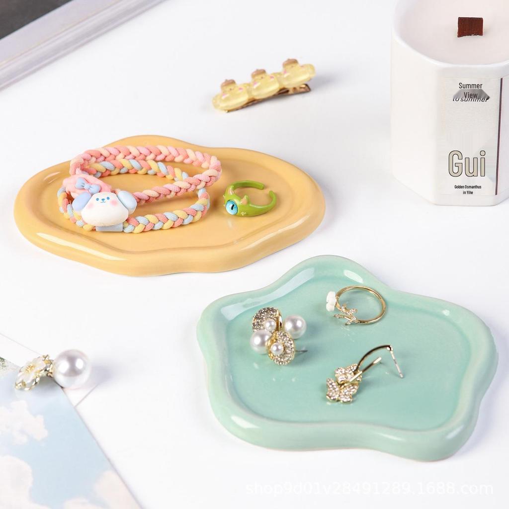 Elegancka nieregularna ceramiczna taca na biżuterię i aromaterapię w kształcie chmury - wysokiej klasy ekspozycja i przechowywanie