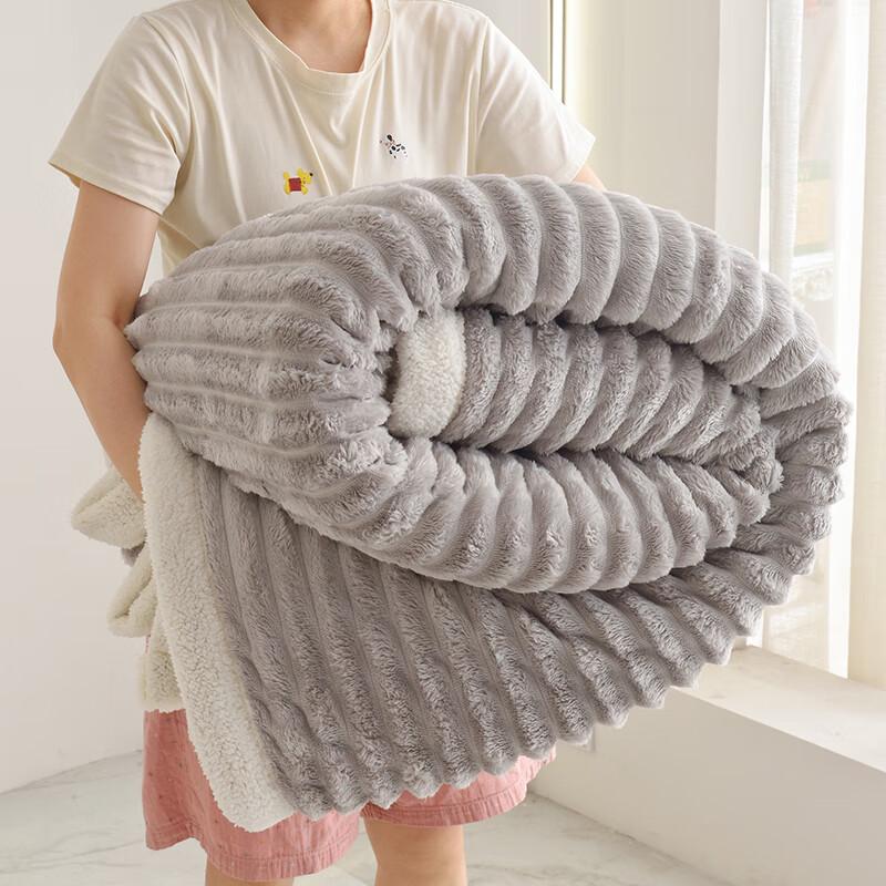 

Плед из кораллового флиса LISM