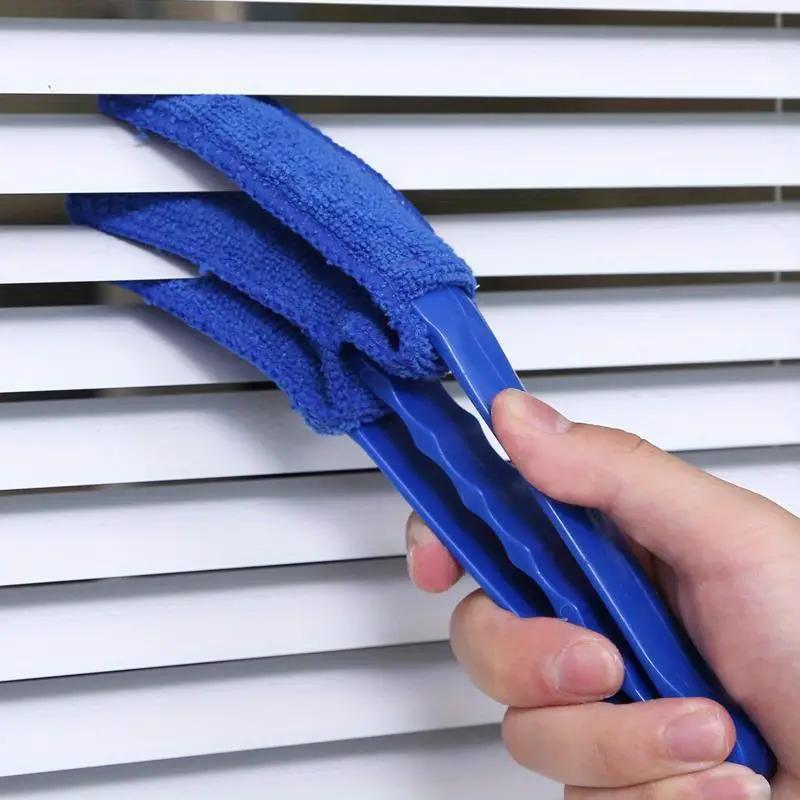Easy Clean Blind Brush with Three Blades, Microfiber, Removable, Washable, Ideal for Removing Dust and Dirt In The Home