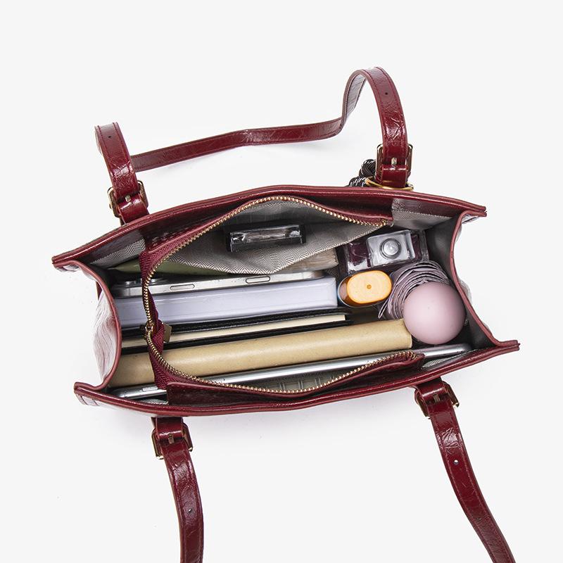 Fashion large-capacity tote bag 2025 new simple casual shoulder bag commuting to work armpit bag