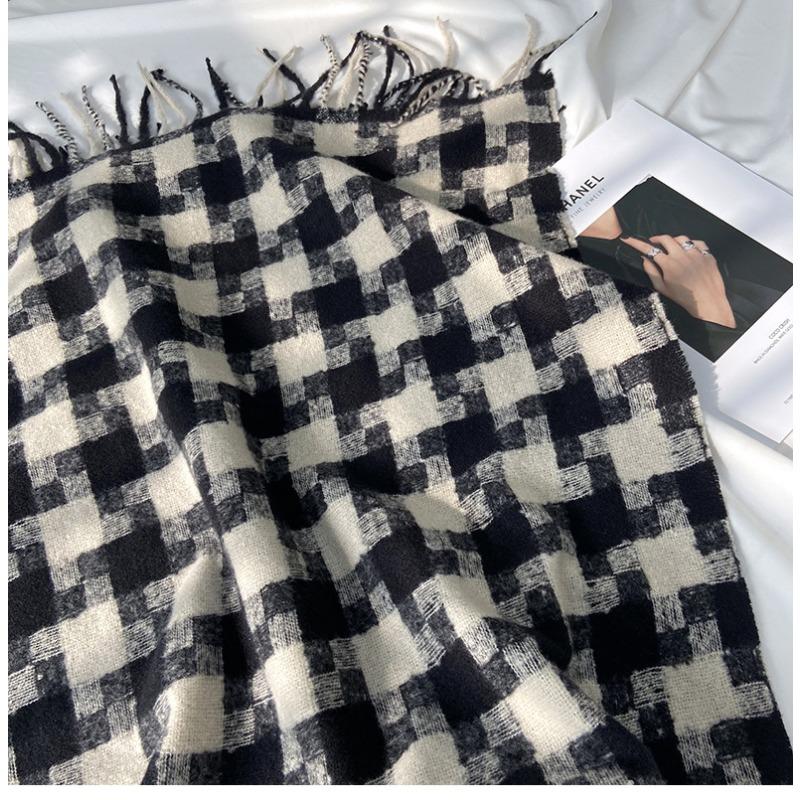 Black and White Plaid Scarf Women's Autumn and Winter New Imitation Cashmere Fringed Scarf Thickened Warm Shawl