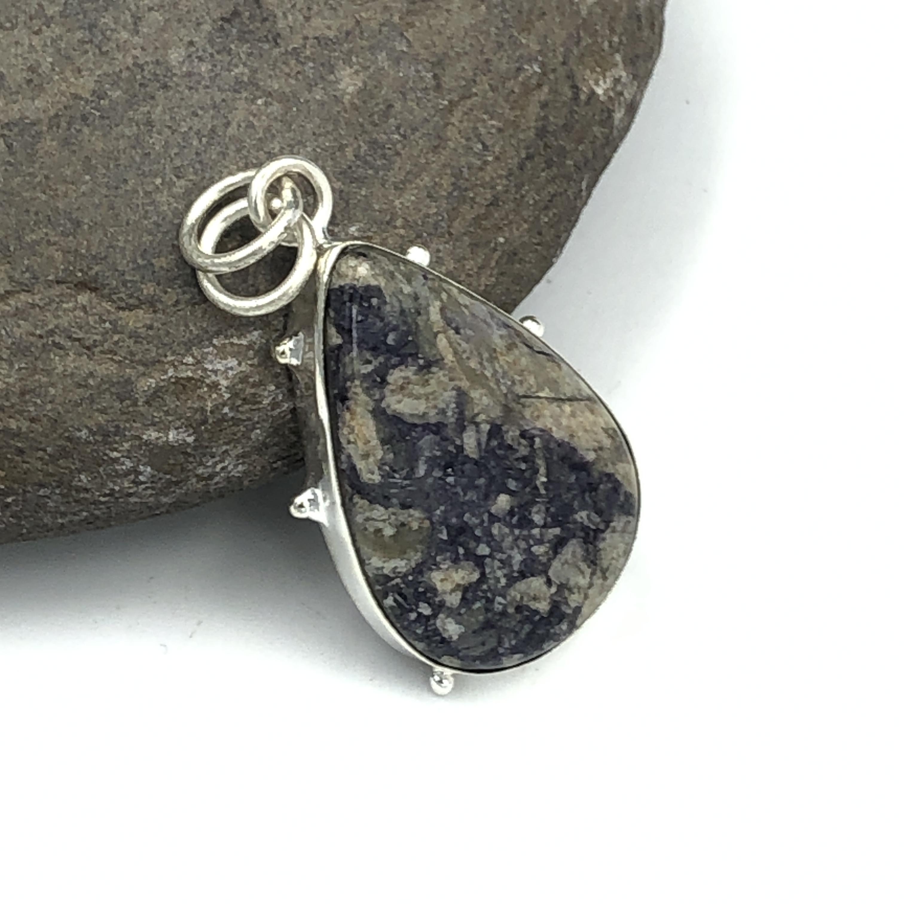 

Natural Tiffany Gemstone 925 Sterling Silver Jewelry Designer Pendant 1.64 AJP-196