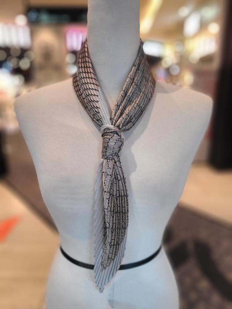 MJ Arnaldobasini Women's Perrier Pleated Scarf ABS-211001D