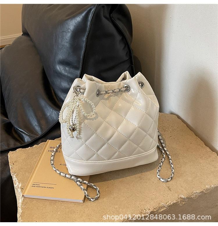 

Korean version embroidered thread backpack 2025 new trendy niche design shoulder bag student schoolbag leisure travel small backpack белый