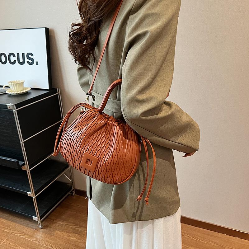 Сумка-ведро в стиле ретро — фото 11