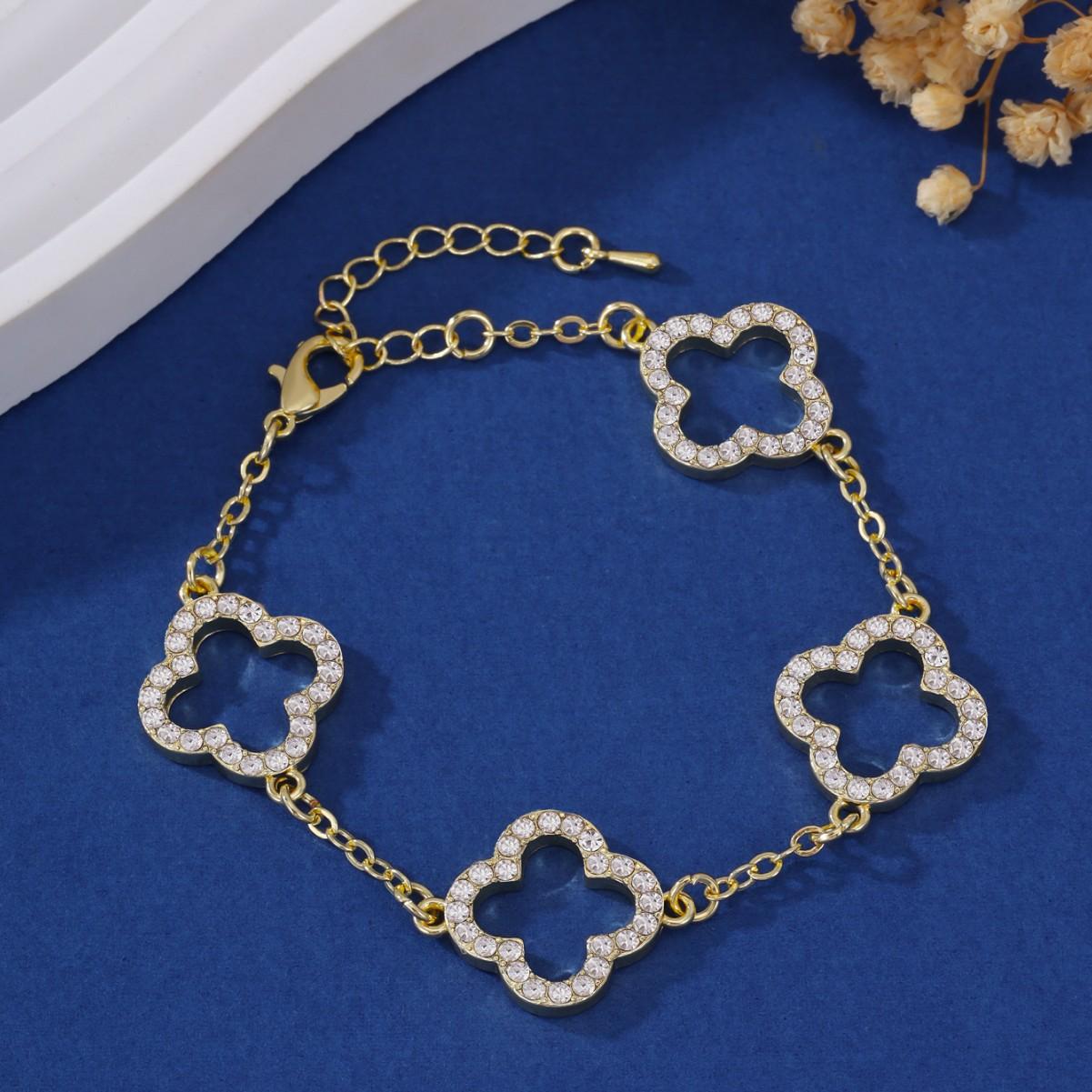 2026 new simple lucky four-leaf clover bracelet women s French sweet high-end full diamond zircon four-petal flower jewelry