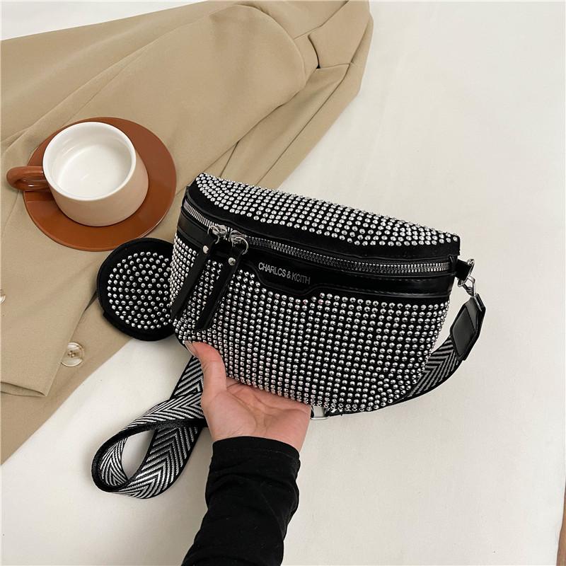 

2025 new niche high-end shoulder bag foreign style simple high-value messenger bag temperament small square bag dumpling bag срібний